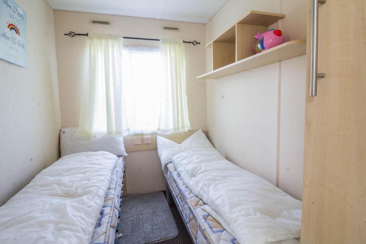 Great 8 Berth Caravan For Hire At Southview Holiday Park In Skegness Ref 33025E Exterior foto